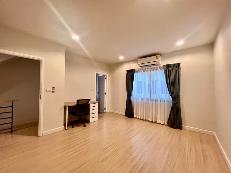3 Bed Townhouse for Rent in Bang Phli