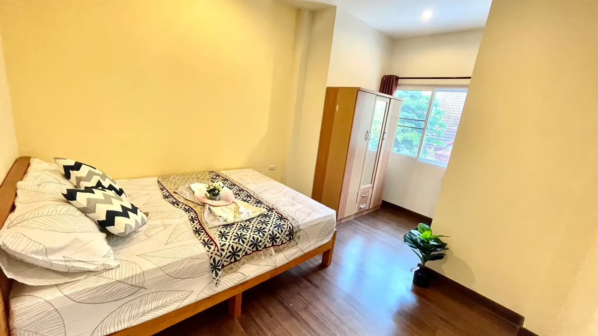 4 Bedroom House - Image 7