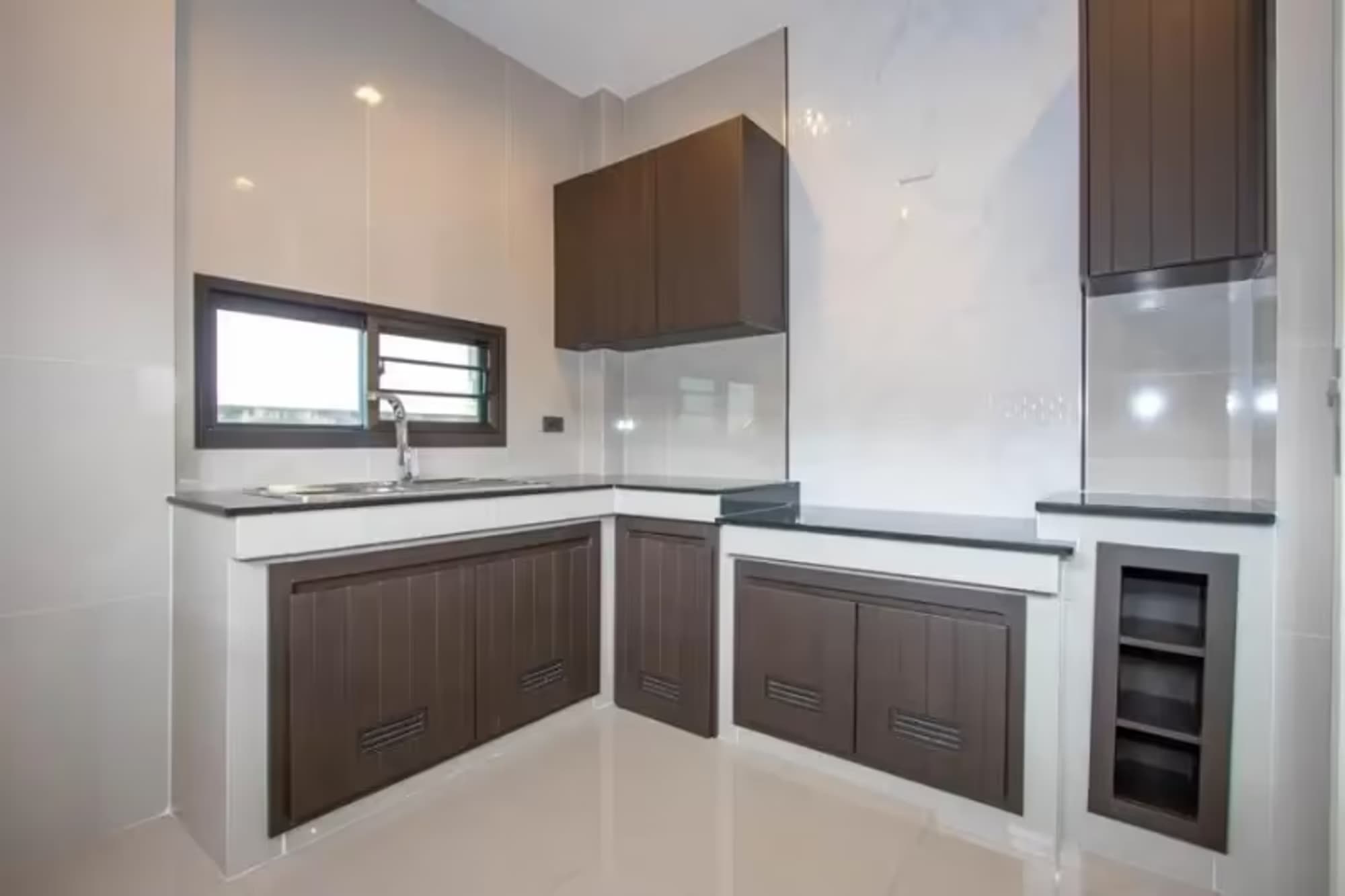 3 Bedroom House - Image 17
