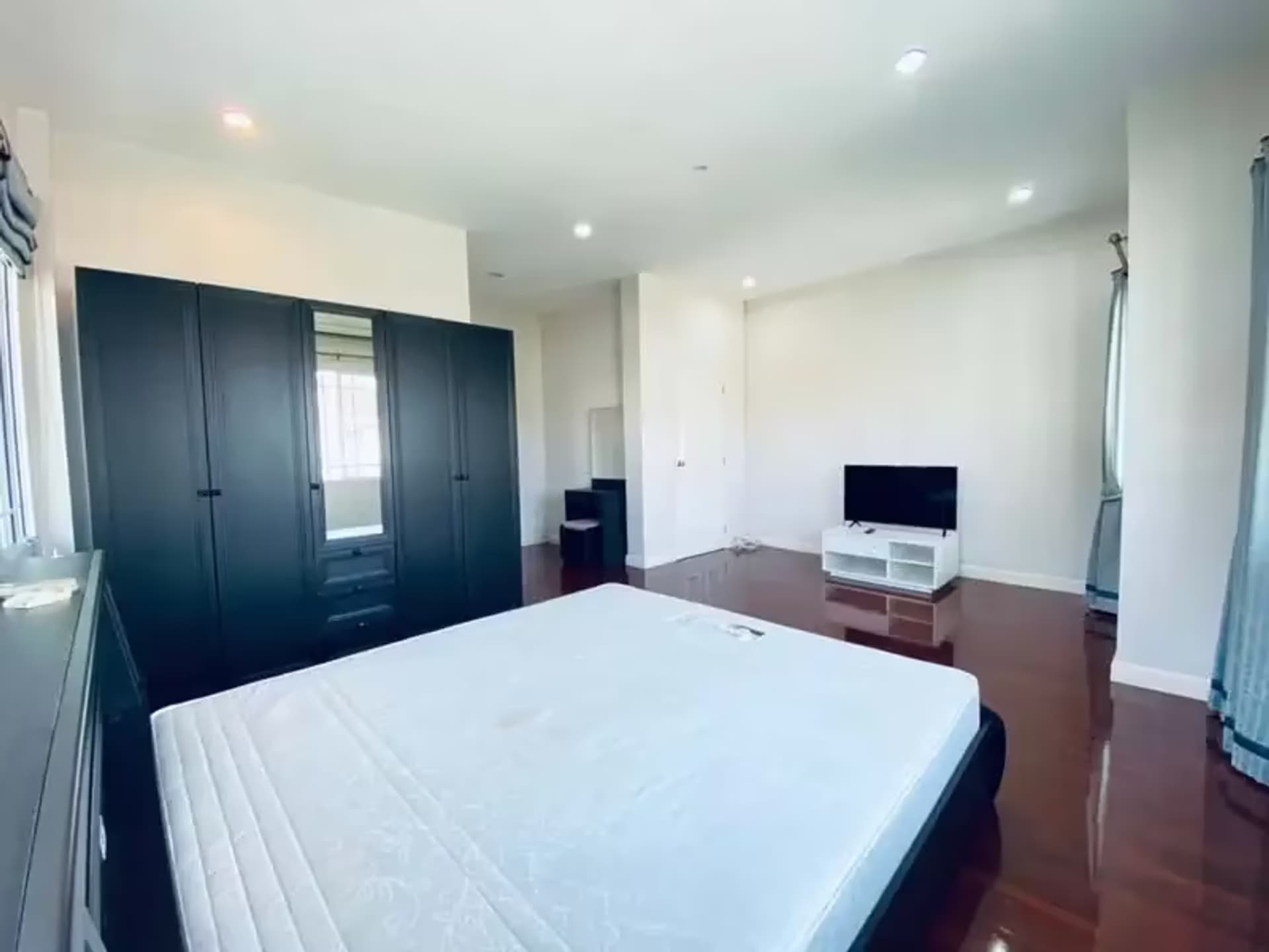 3 Bedroom House - Image 14