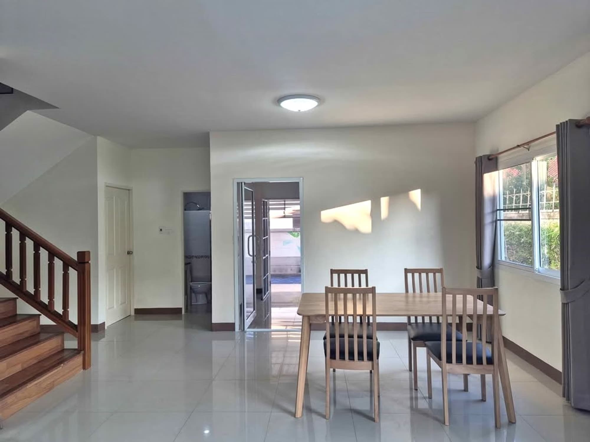 4 Bed House for Rent in Hang Dong District - Image 3