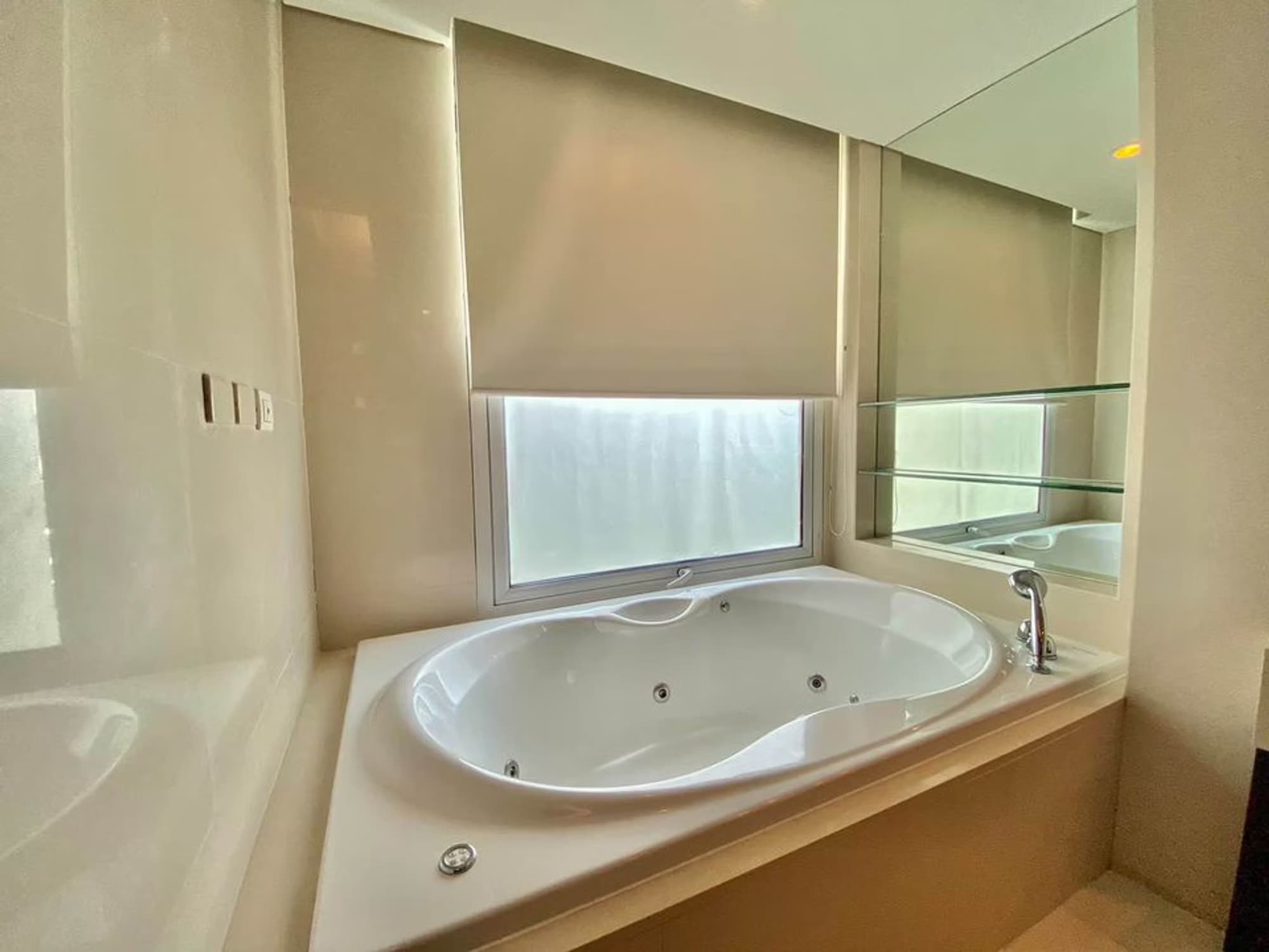 Condo for Rent at The Park Chidlom - Image 4