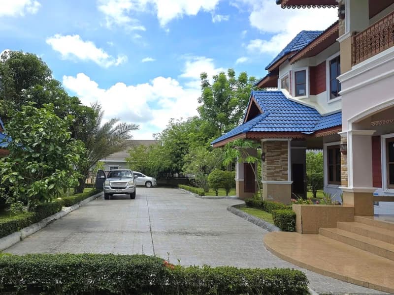 5 Bed House for Sale in Doi Saket District