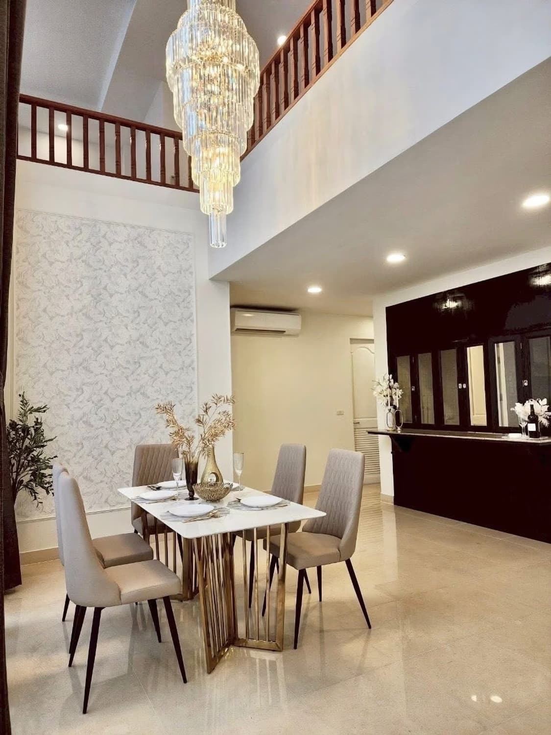 5 Bed House for Rent in Din Daeng - Image 3