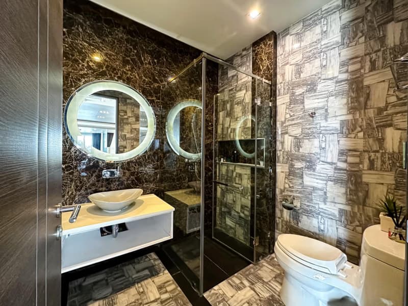 3 Bed Condo for Rent and Sale in Khlong Toei