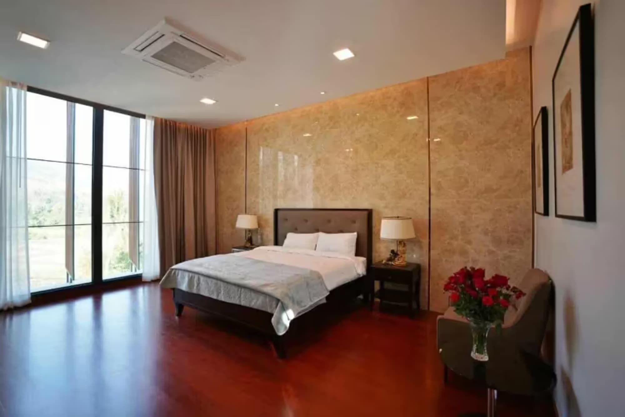 4 Bedroom House - Image 17