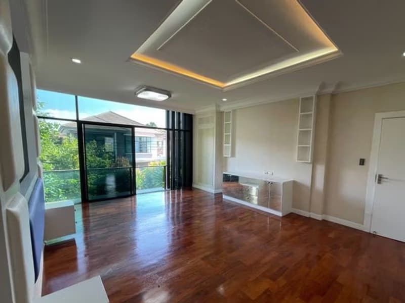 4 Bed House for Sale in Prawet