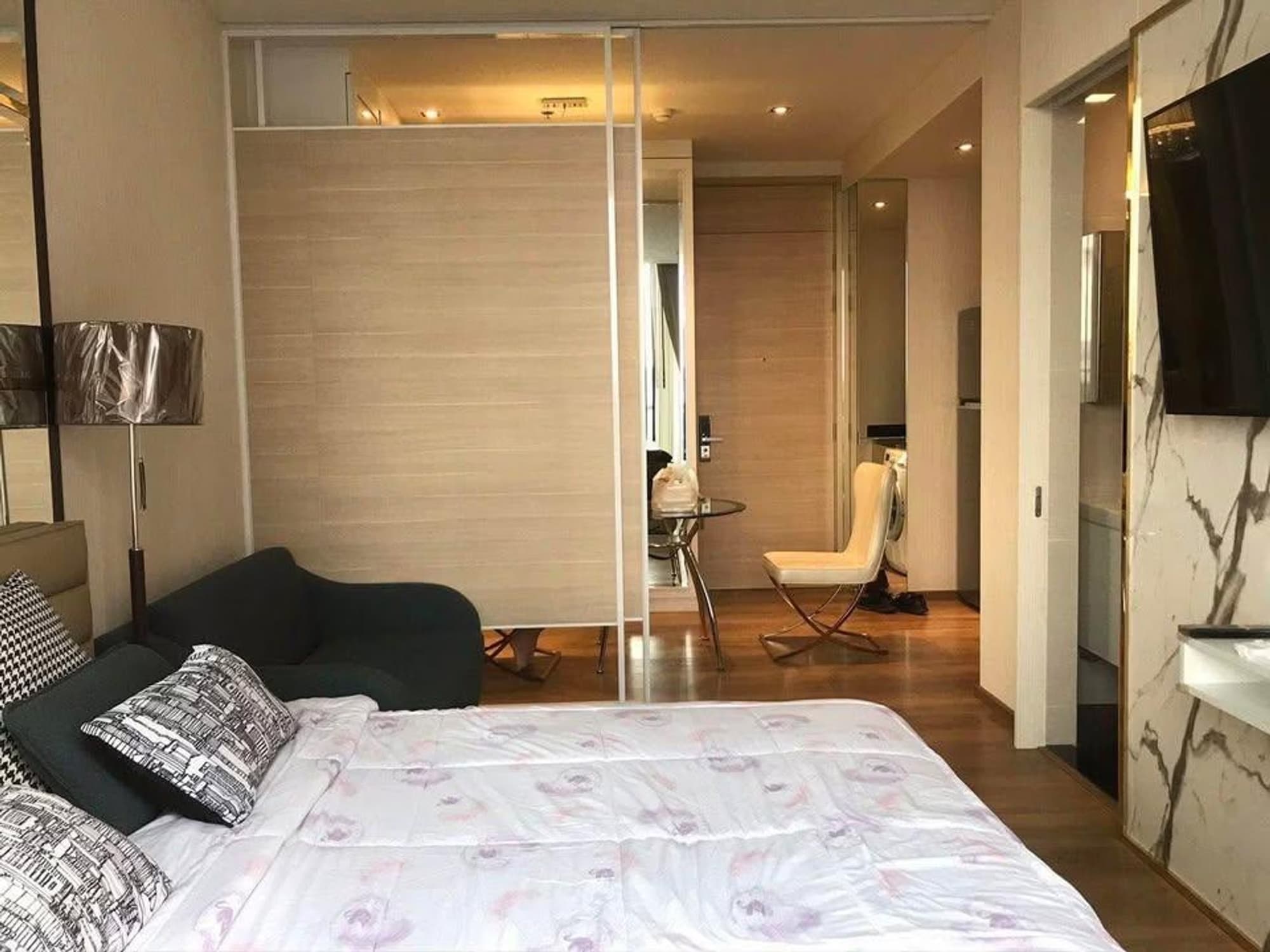 Studio Condo for Rent in Khlong Toei - Image 2