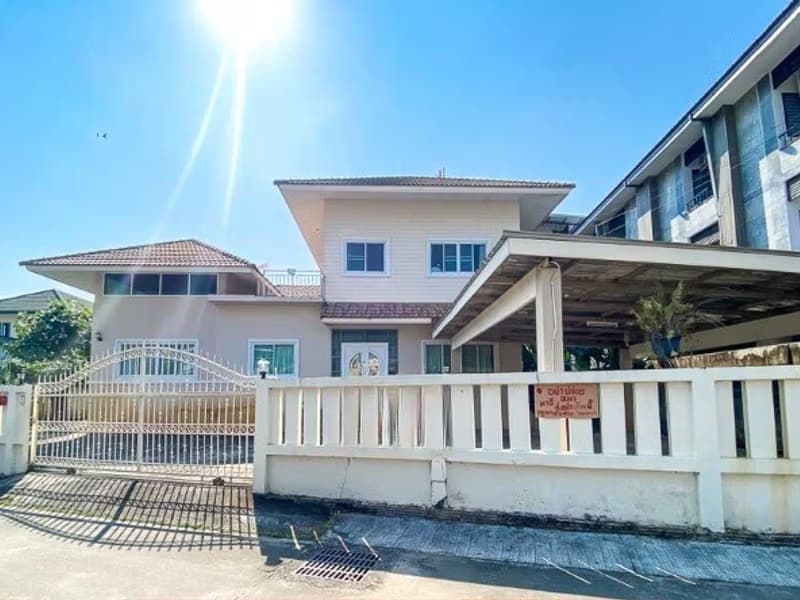 6 Bedroom House