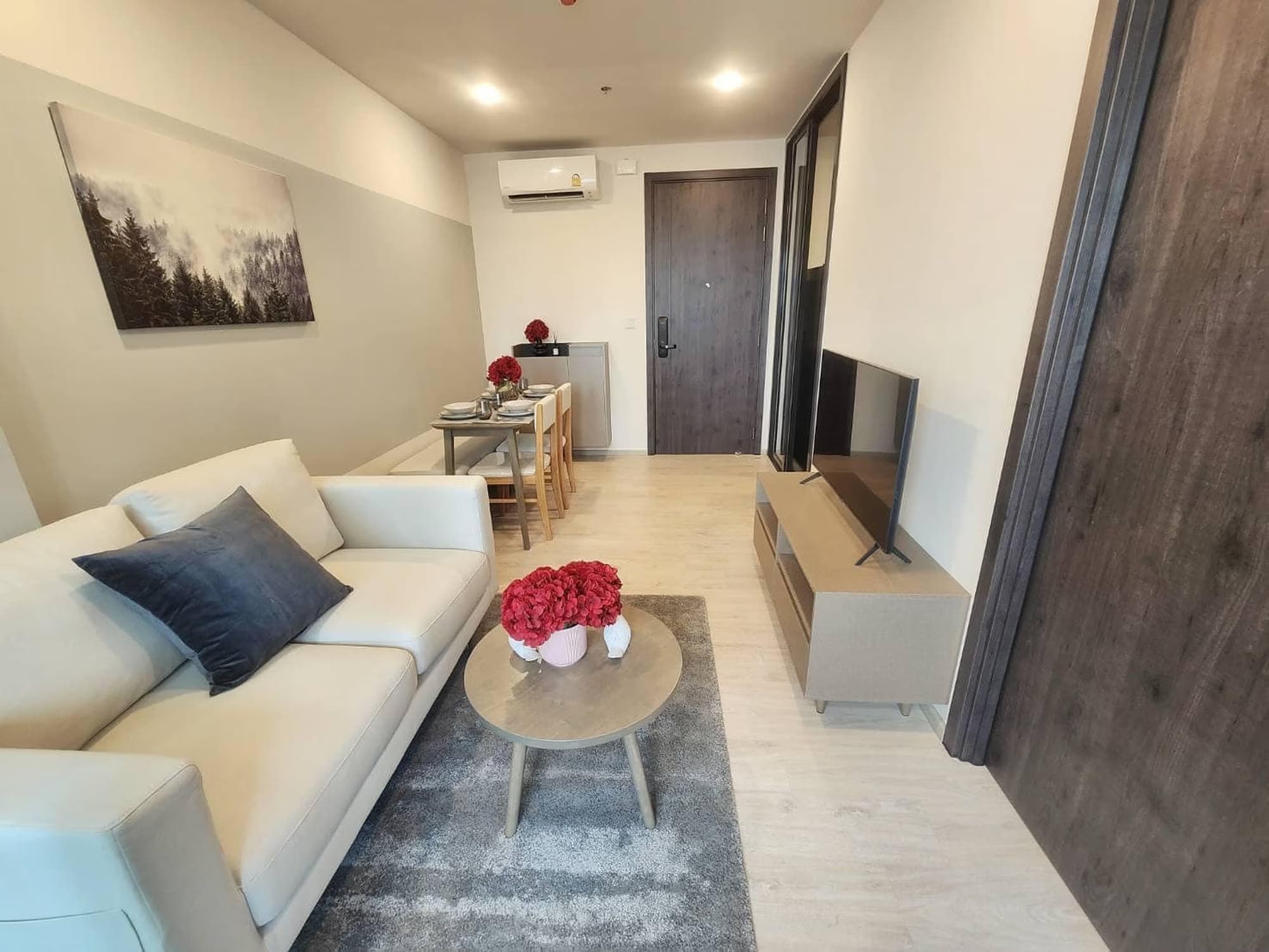 1 Bed Condo for Sale  Near Huai Khwang MRT - Image 2
