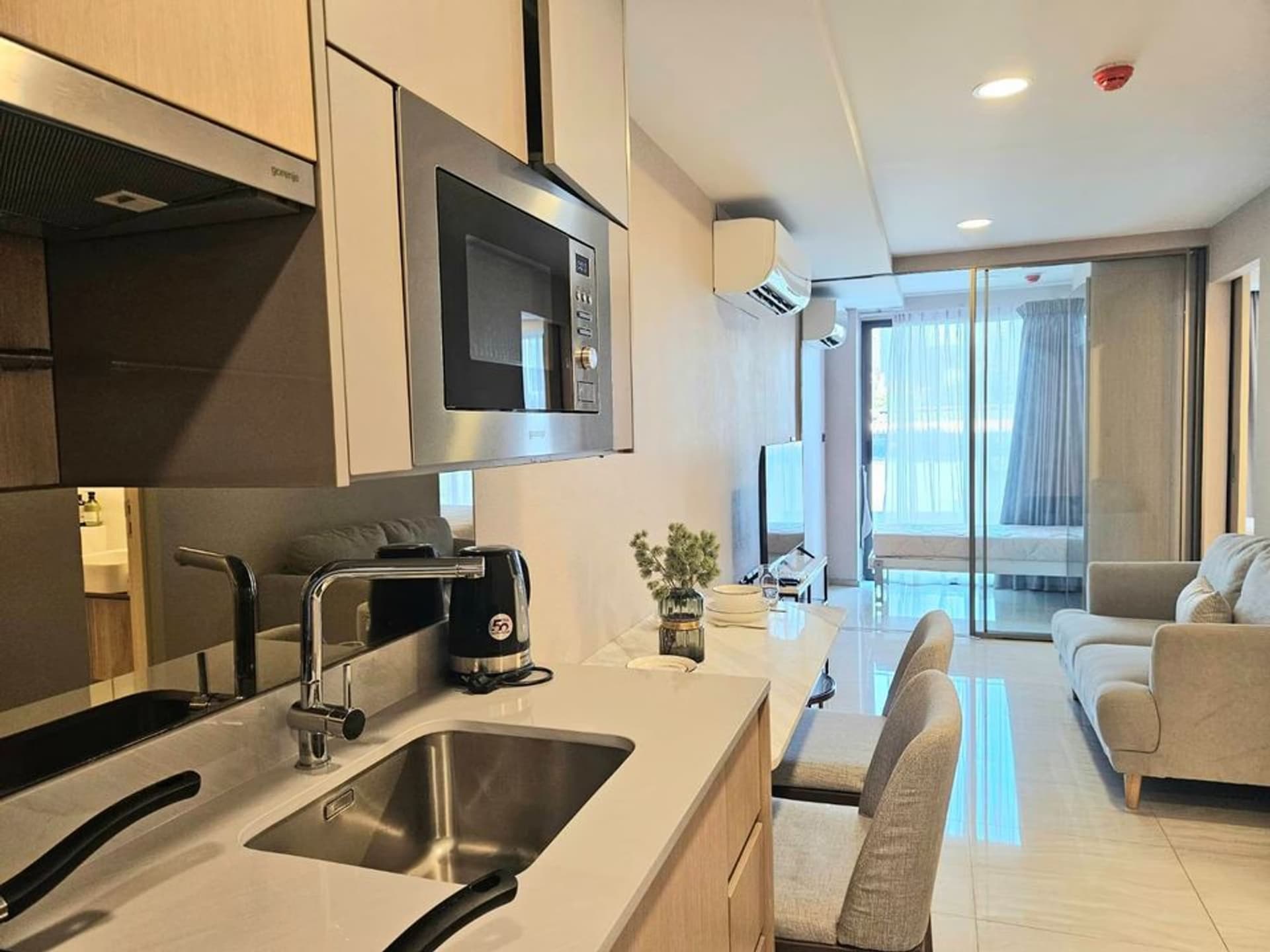 1 ห้องนอน Condo สำหรับ จำหน่าย ใกล้ Sukhumvit MRT - Image 1