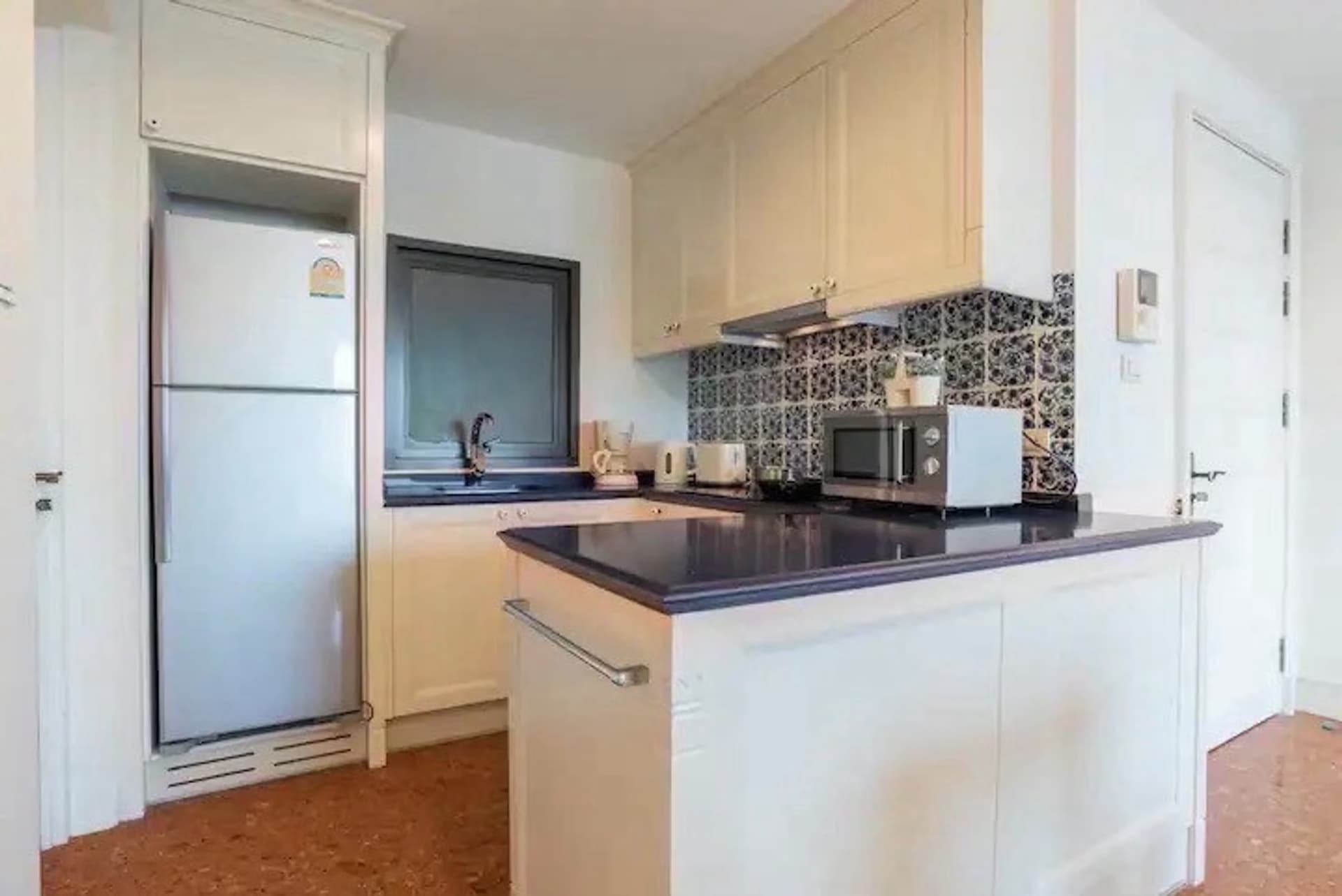 2 Bed Condo for Sale in Khlong Toei - Image 10