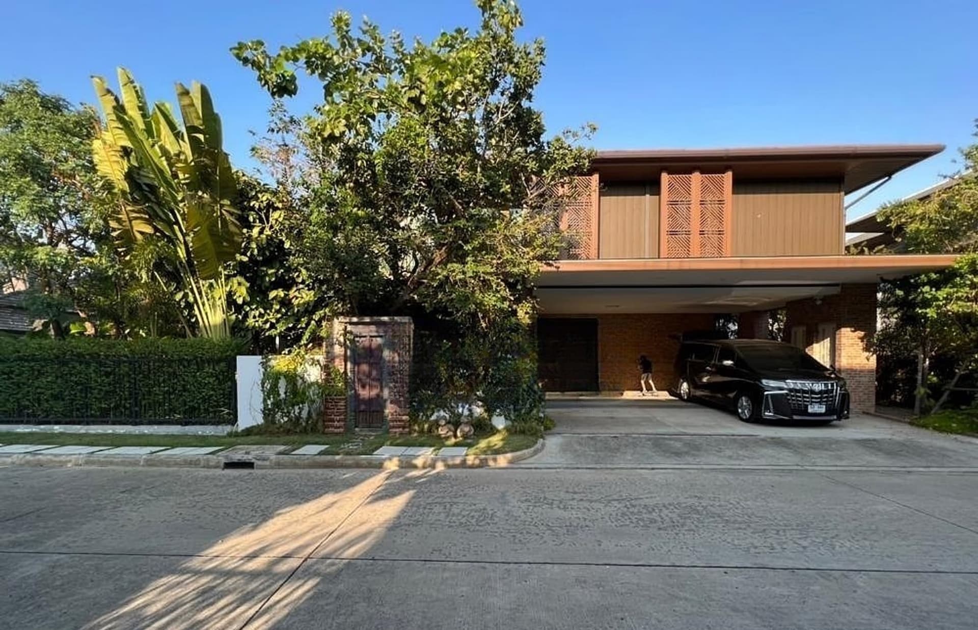 4 Bed House for Rent in Prawet - Image 1
