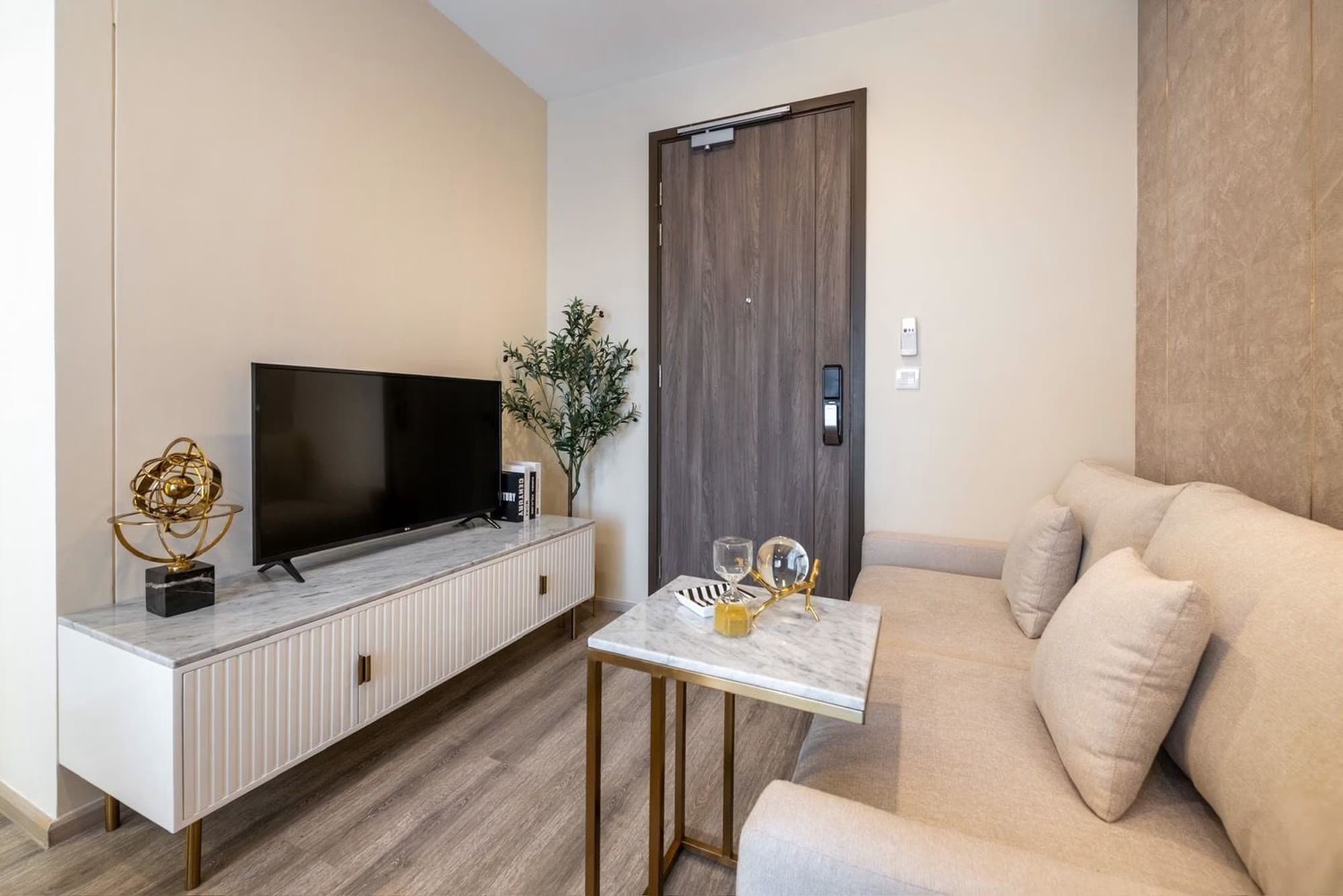 Studio Condo for Rent in Huai Khwang - Image 2