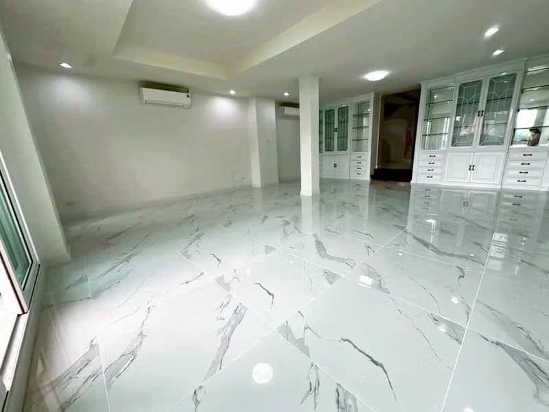4 Bed Townhouse for Rent and Sale in Yan Nawa
