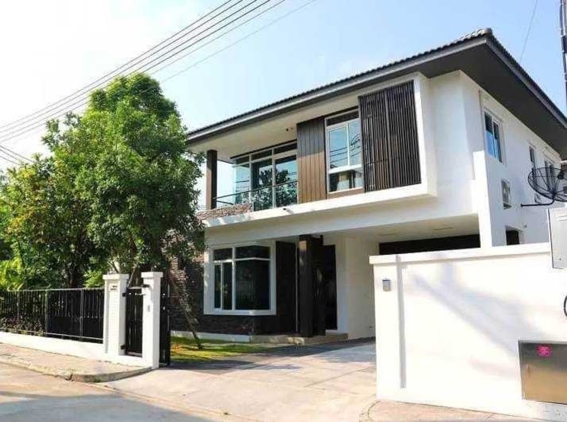 4 Bedroom House - Image 1