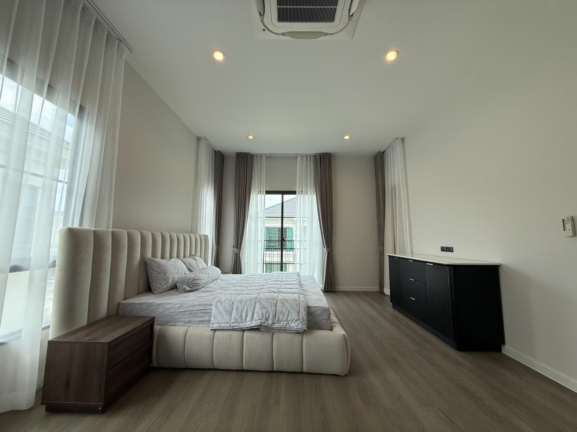 4 Bed House for Rent and Sale in Bang Phli - Image 21
