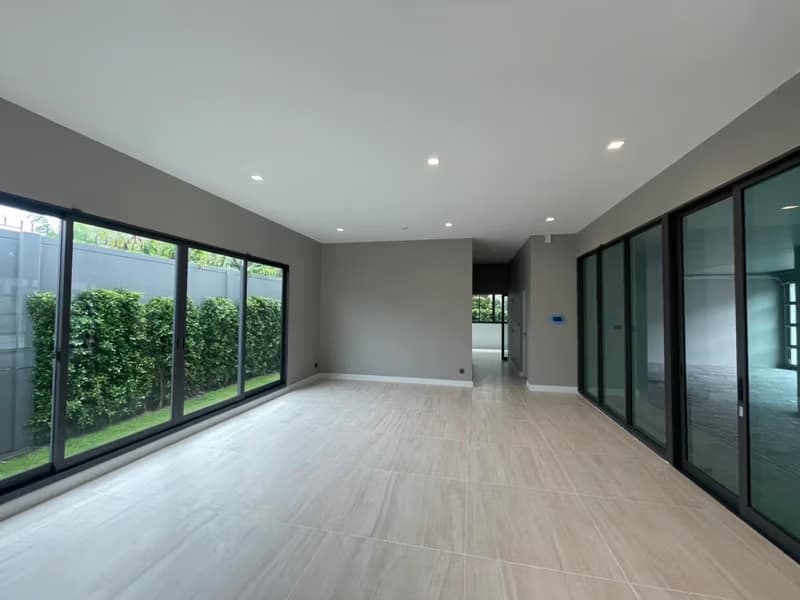 5 Bed House for Sale in Mueang Samut Prakan