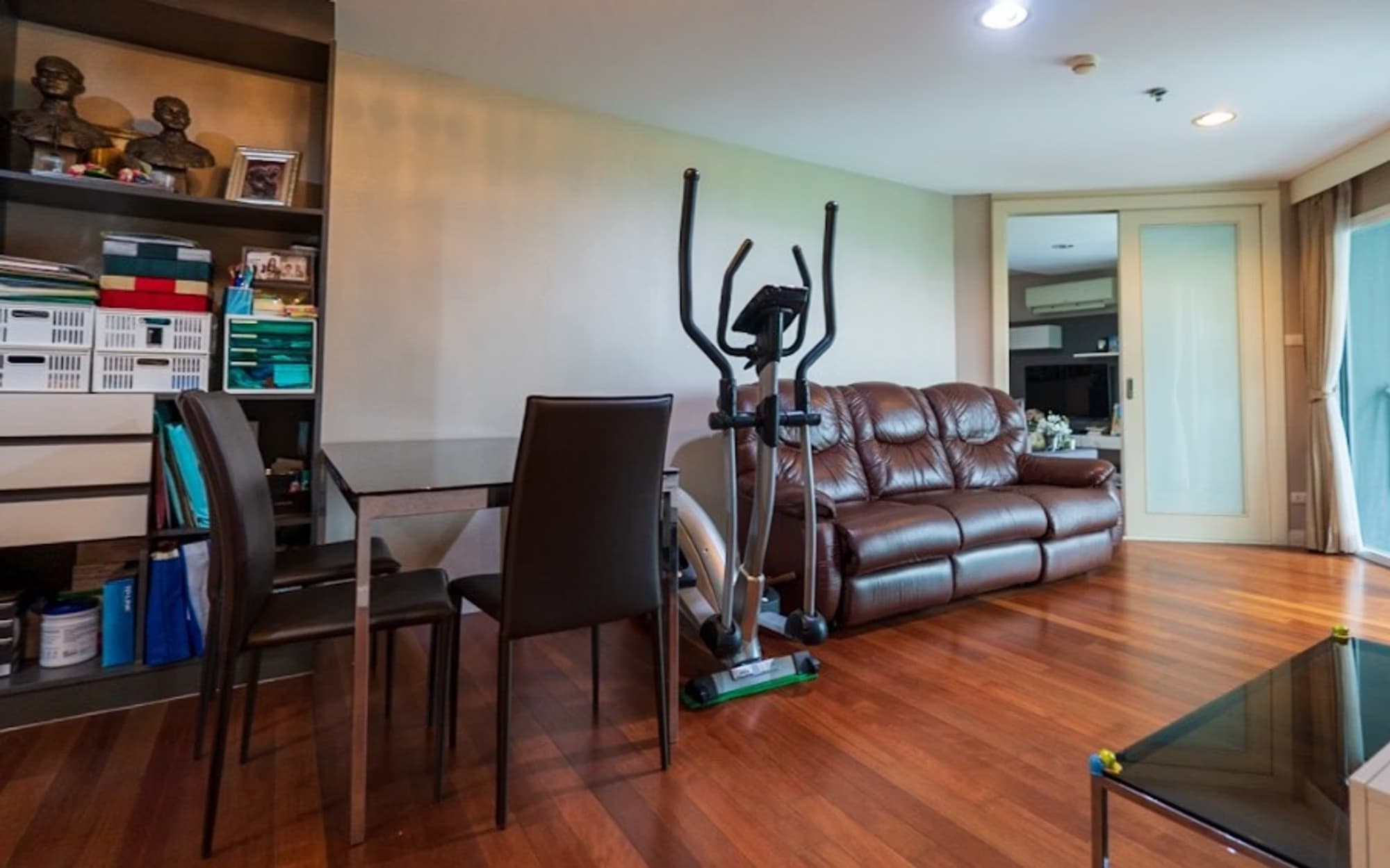 5 Bed Condo for Sale in Huai Khwang - Image 5