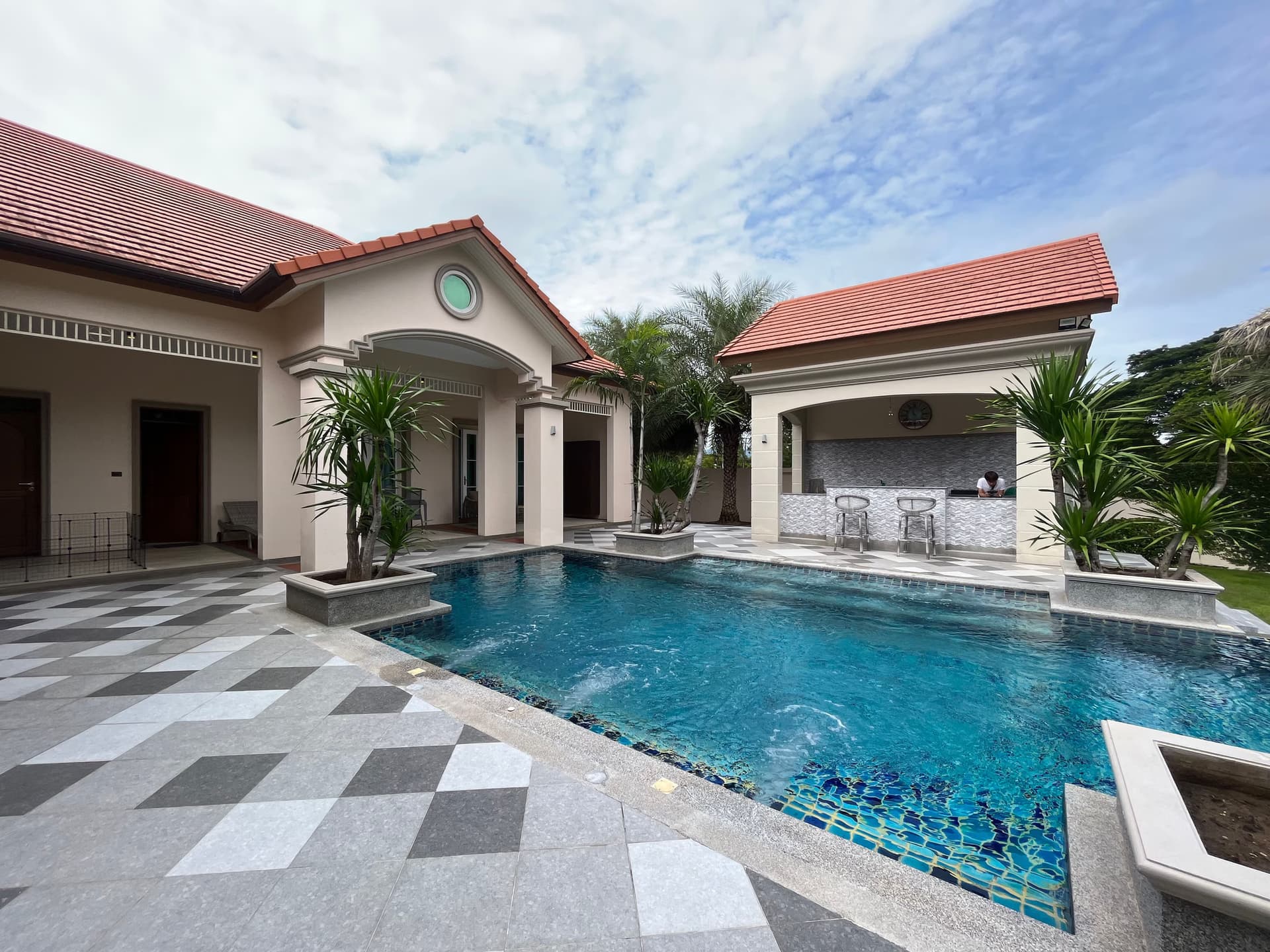 Luxury Pool Villa Next To Lake in Summit Green Valley - Image 3