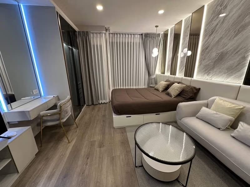 Studio Condo for Rent in Huai Khwang