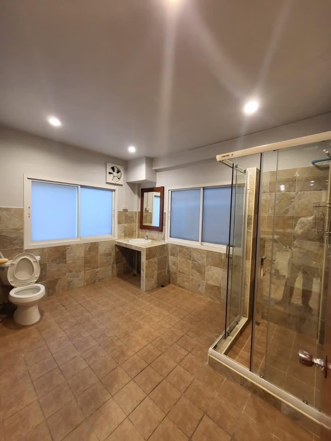 3 Bed House for Rent in Huai Khwang - Image 12