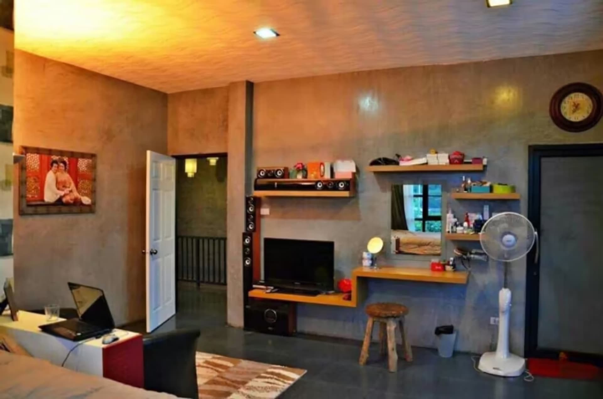 9 Bedroom House - Image 25