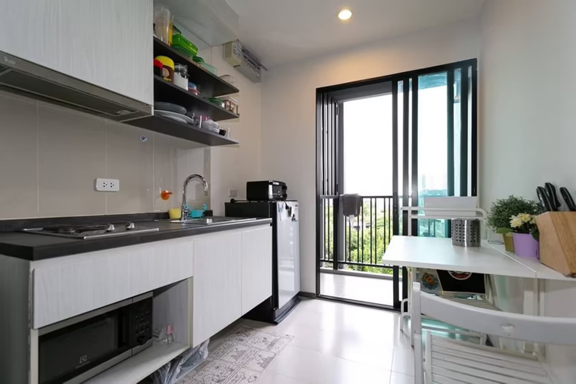 1 Bedroom Condo - Image 1