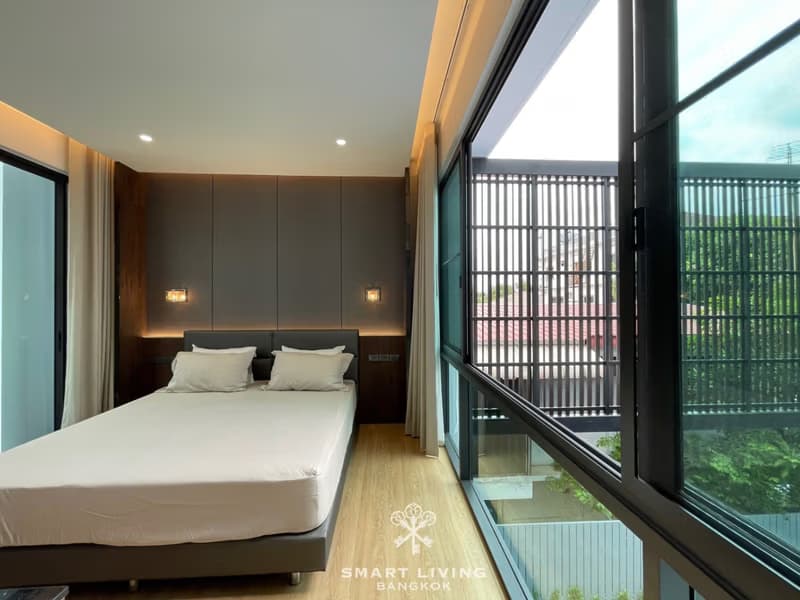 4 Bed House for Rent in Watthana