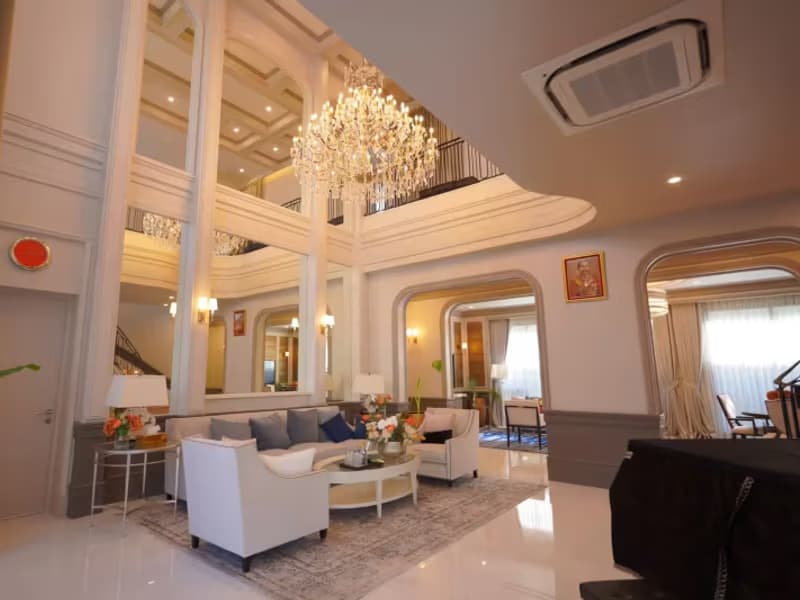 5 Bedroom House