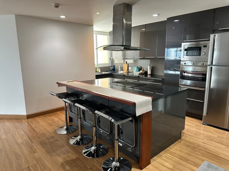 4 Bed Condo for Sale in Watthana