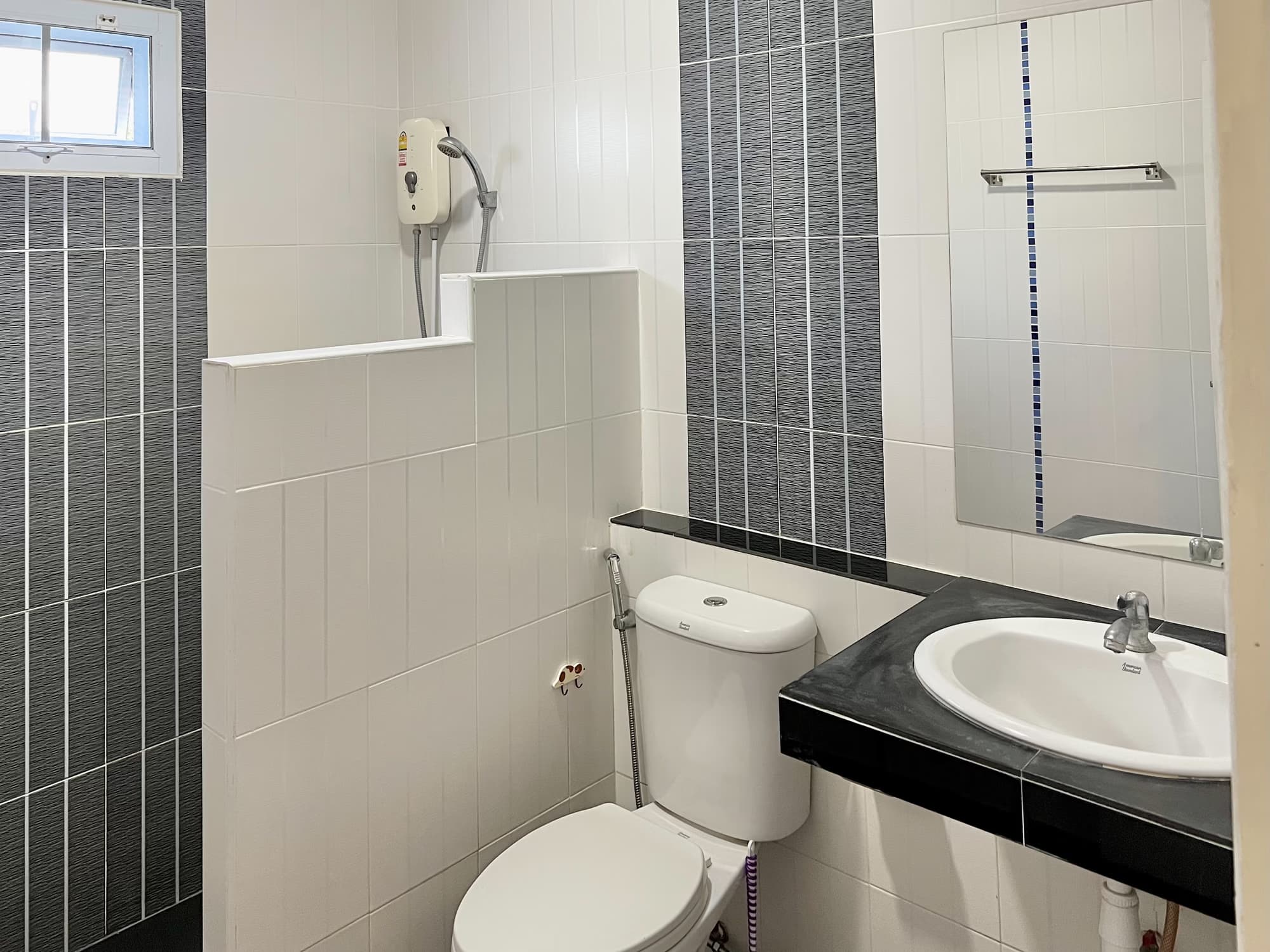 3 Bed House for Rent in Hang Dong - Image 8