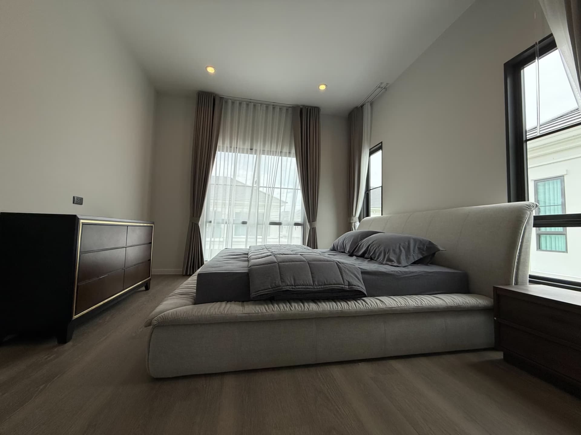 4 Bed House for Rent and Sale in Bang Phli - Image 18