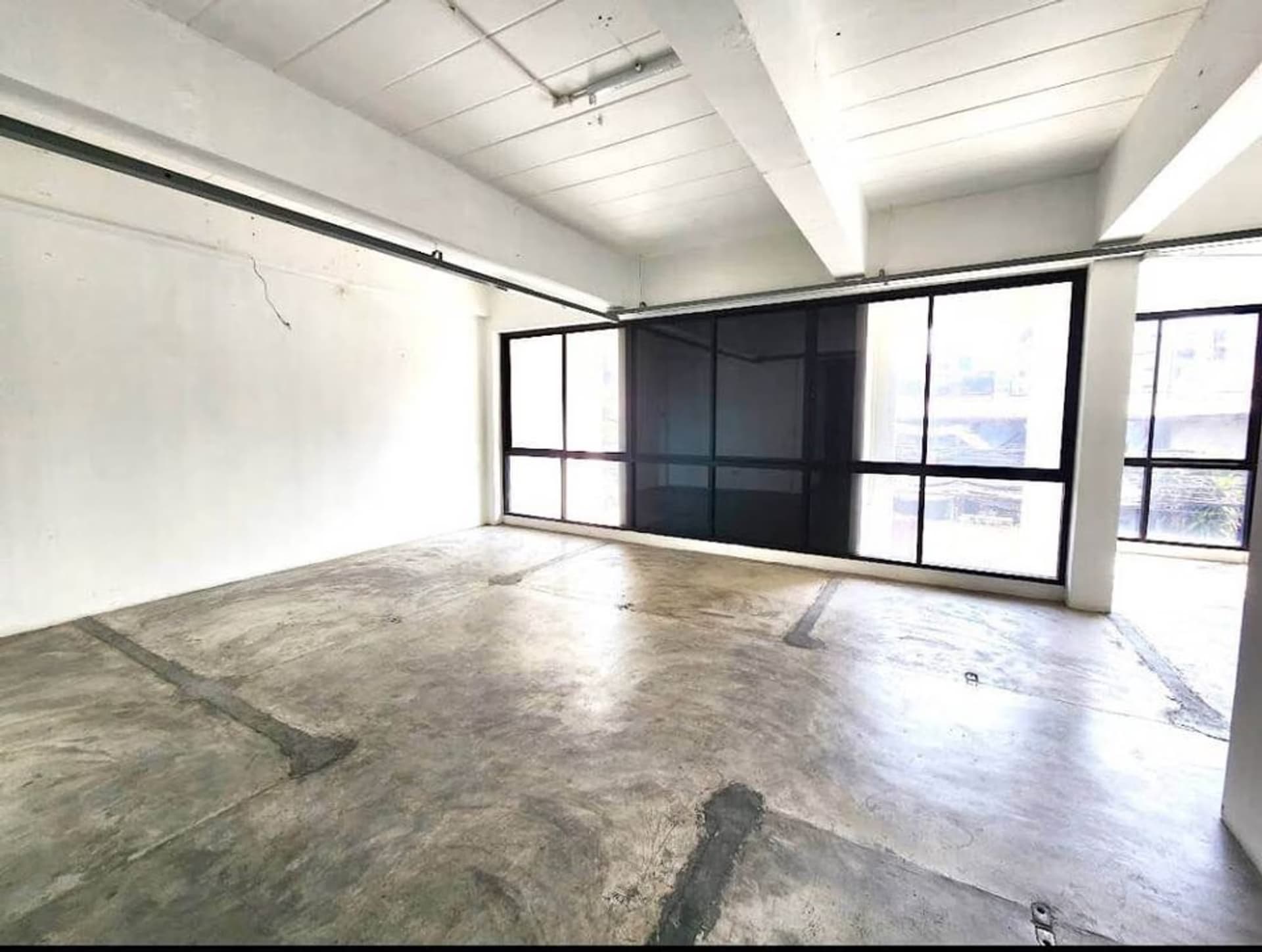 3 Bed Commercial for Rent and Sale in Din Daeng - Image 7