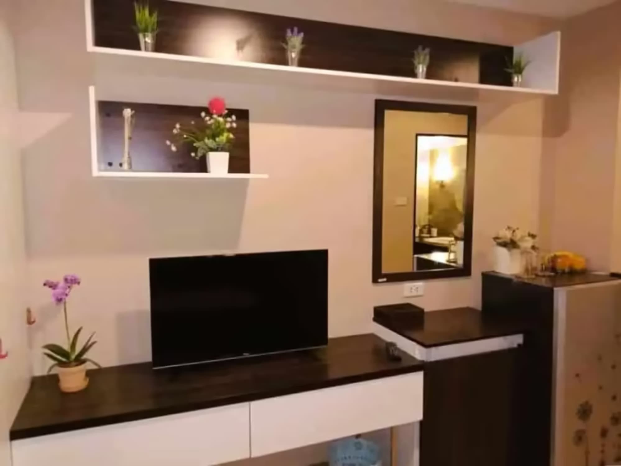 1 Bedroom Condo - Image 2