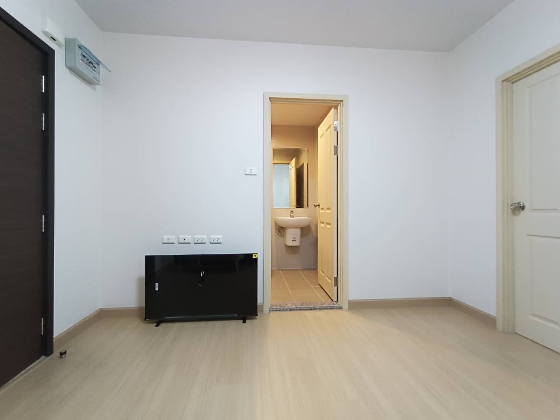 1 ห้องนอน Condo สำหรับ จำหน่าย ใน ห้วยขวาง - Image 7