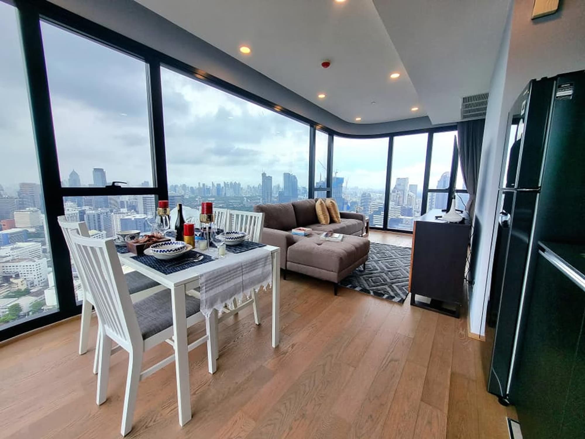 2 ห้องนอน Condo สำหรับ จำหน่าย ใน Bang Rak - Image 2