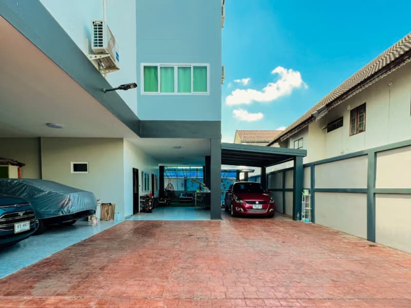 6 Bed House for Sale in Mueang Chiang Mai