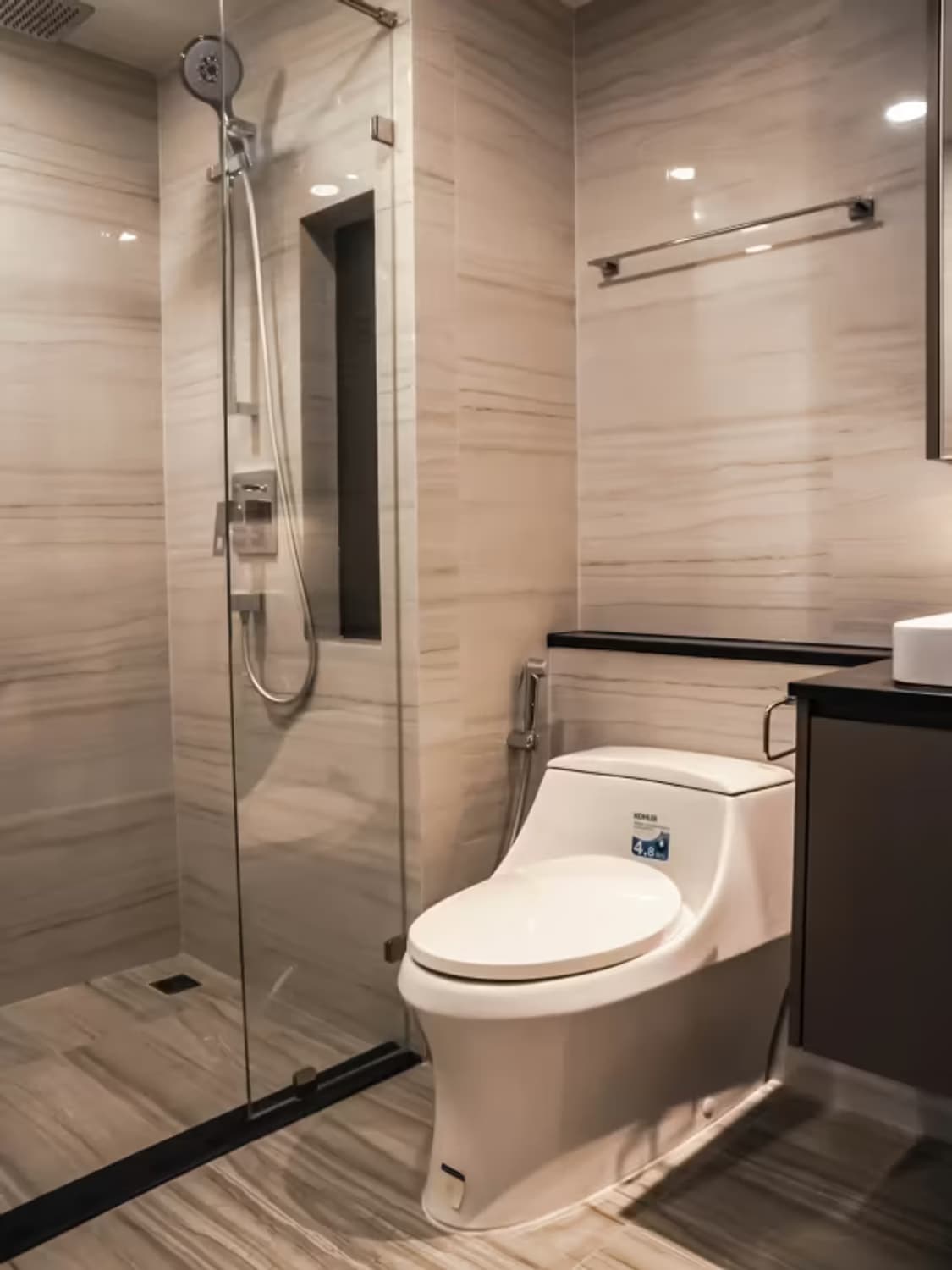2 Bedroom Condo for Rent at KLASS Siam - Image 14