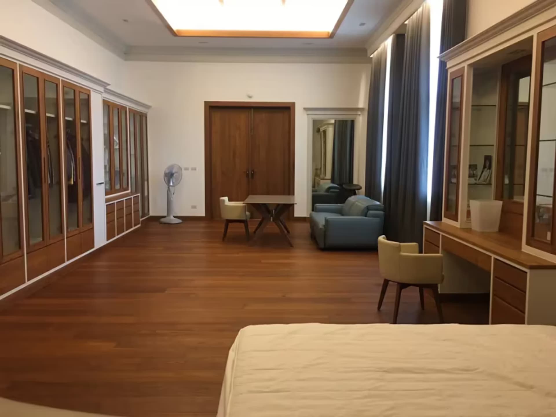 6 Bedroom House - Image 1