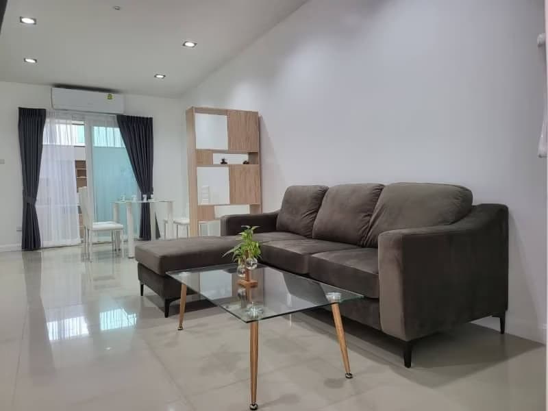 3 Bed Townhouse for Rent in Mueang Chiang Mai