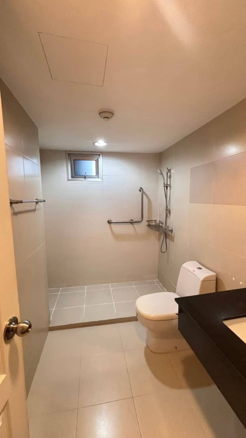 2 Bed Condo for Sale in Huai Khwang - Image 12