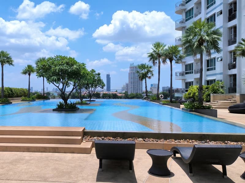 2 Bed Condo for Rent in 