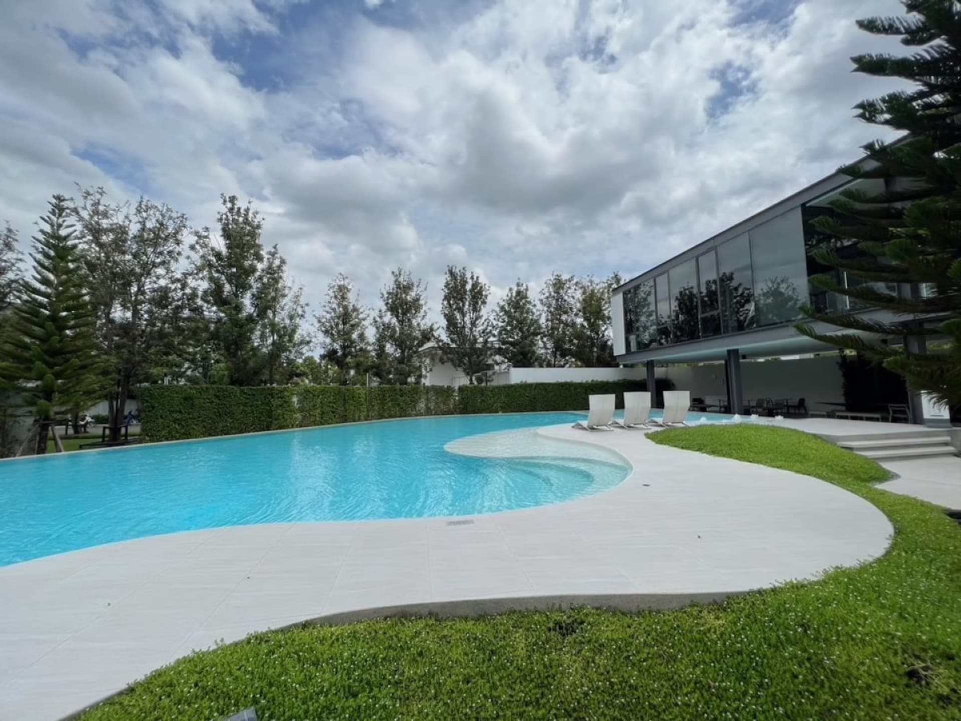 4 Bed House for Sale in Saphan Sung - Image 18
