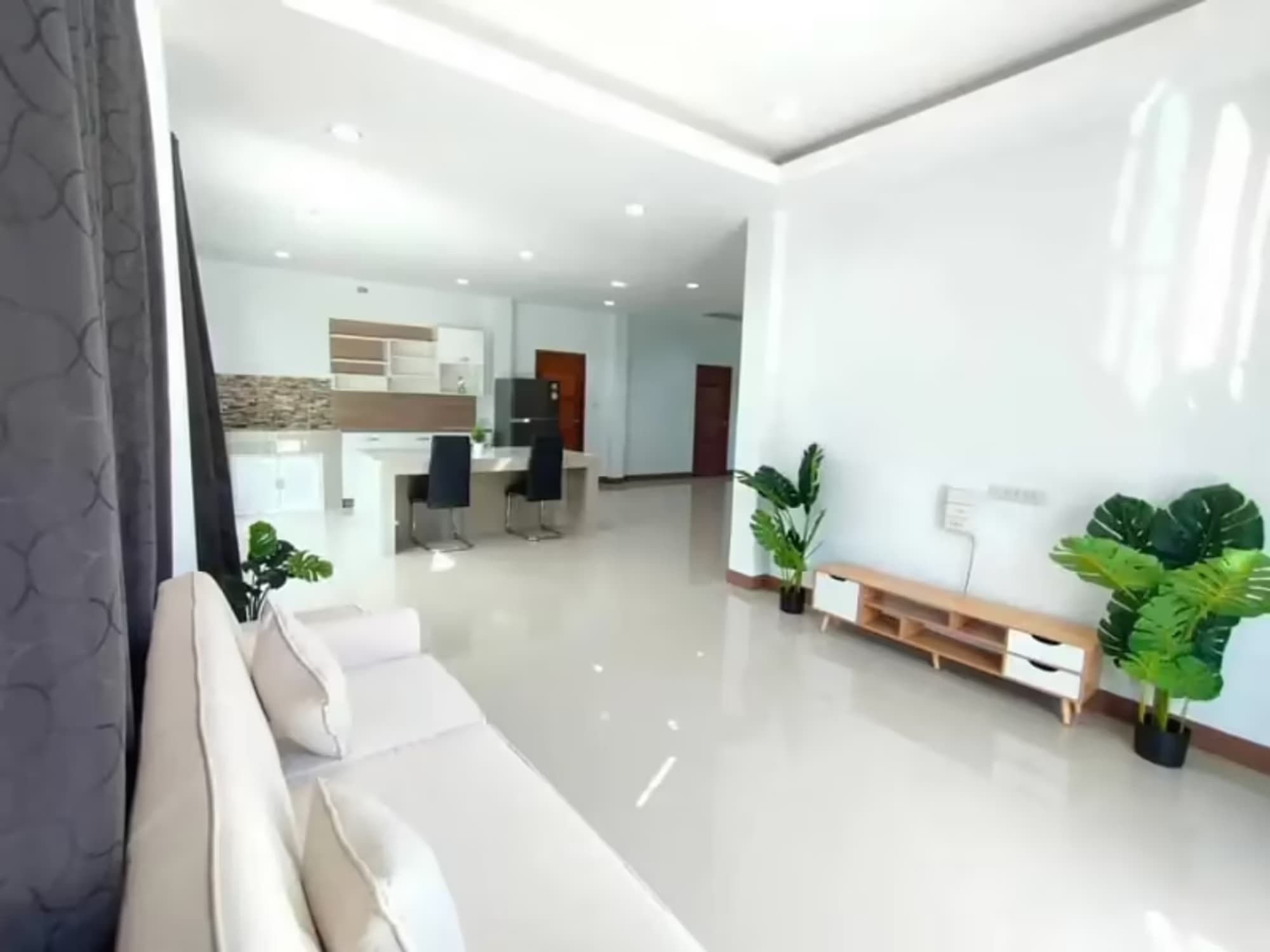 4 Bedroom House - Image 2