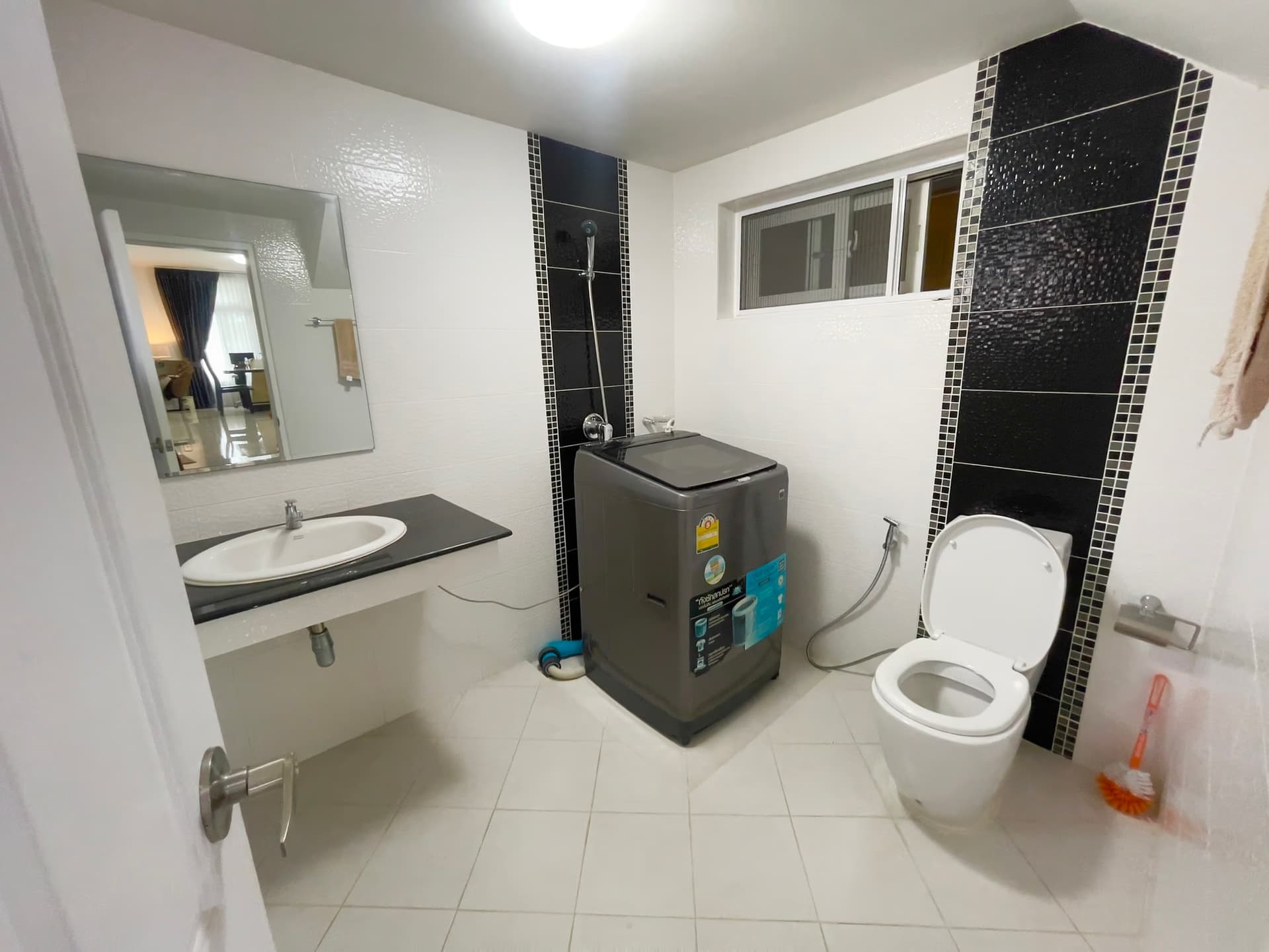 4 Bed House for Rent in San Kamphaeng - Image 14