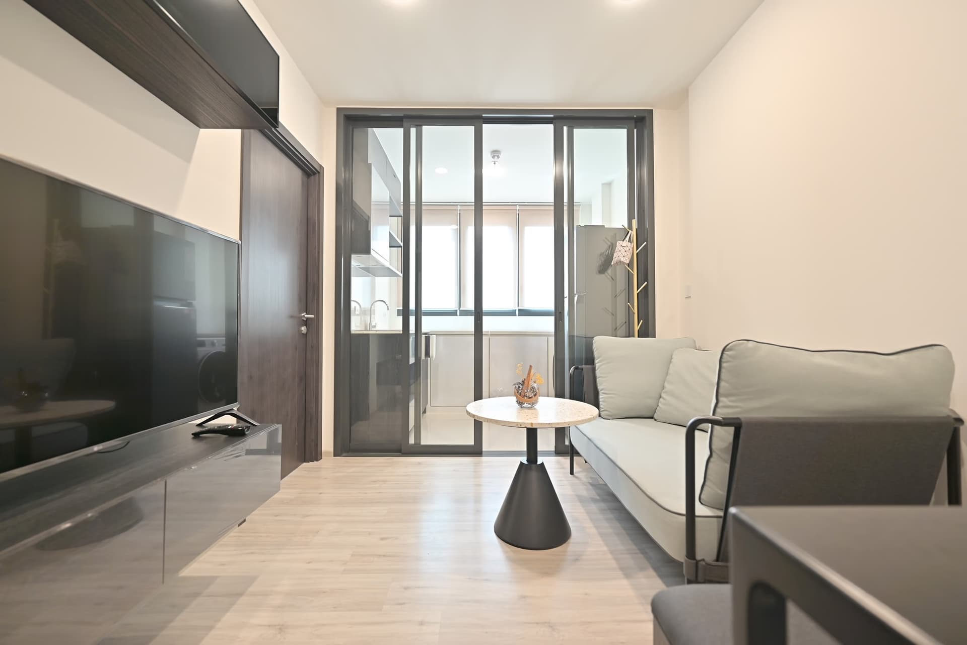 1 ห้องนอน Condo สำหรับ จำหน่าย ใกล้ Huai Khwang MRT - Image 1