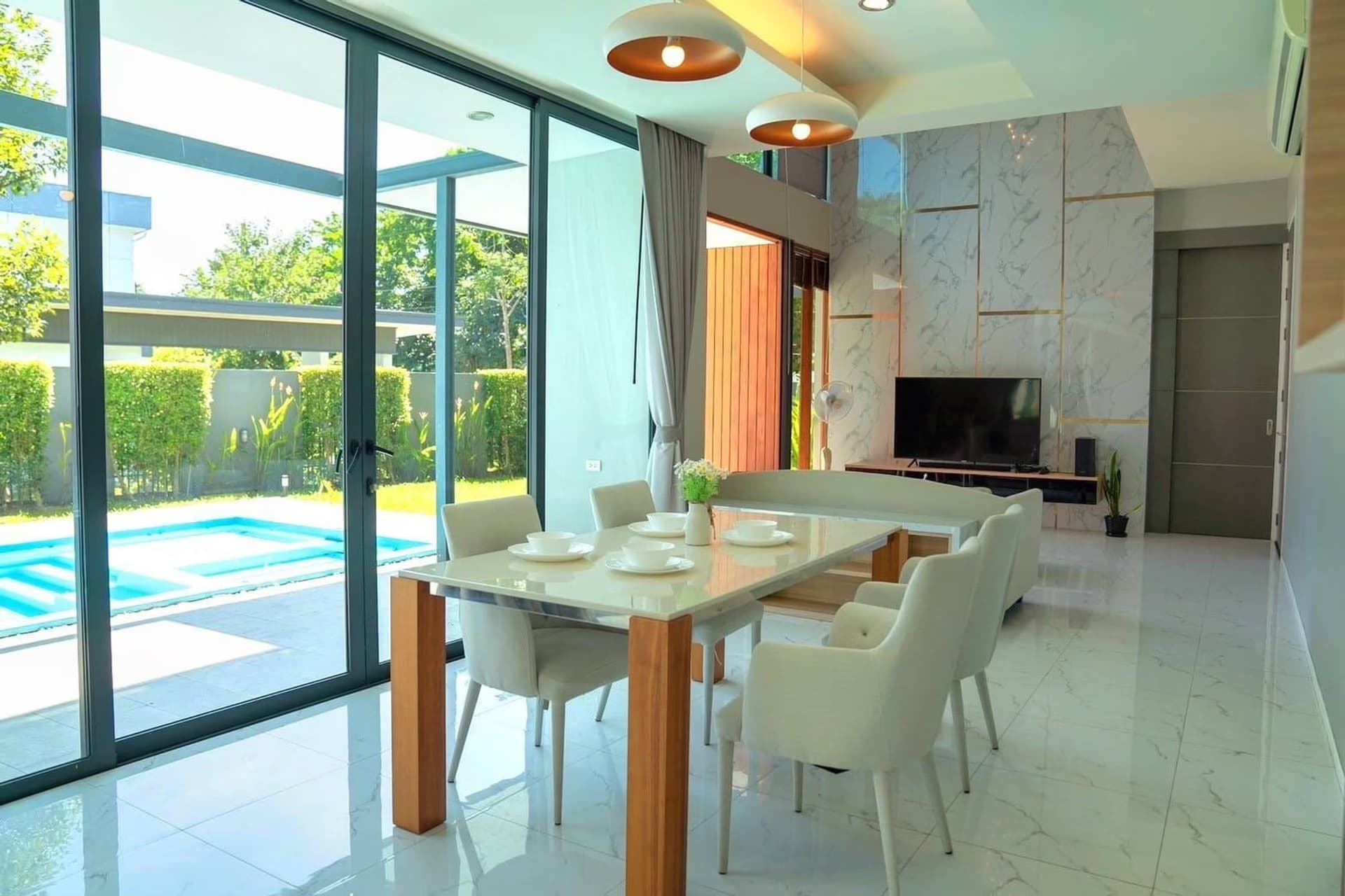 4 Bed House for Rent and Sale in Mueang Chiang Mai District - Image 3