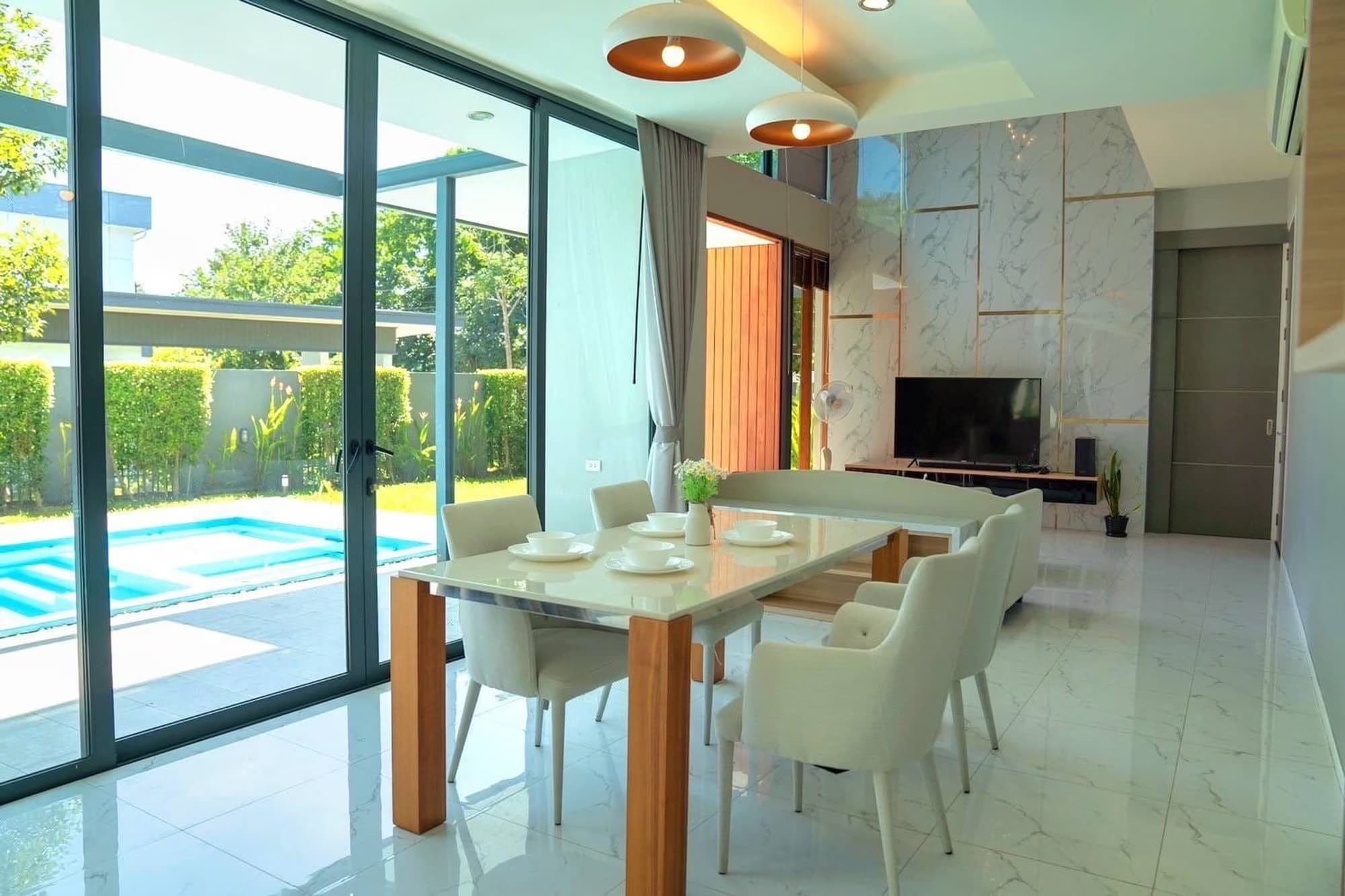4 Bed House for Rent and Sale in Mueang Chiang Mai District - Image 3