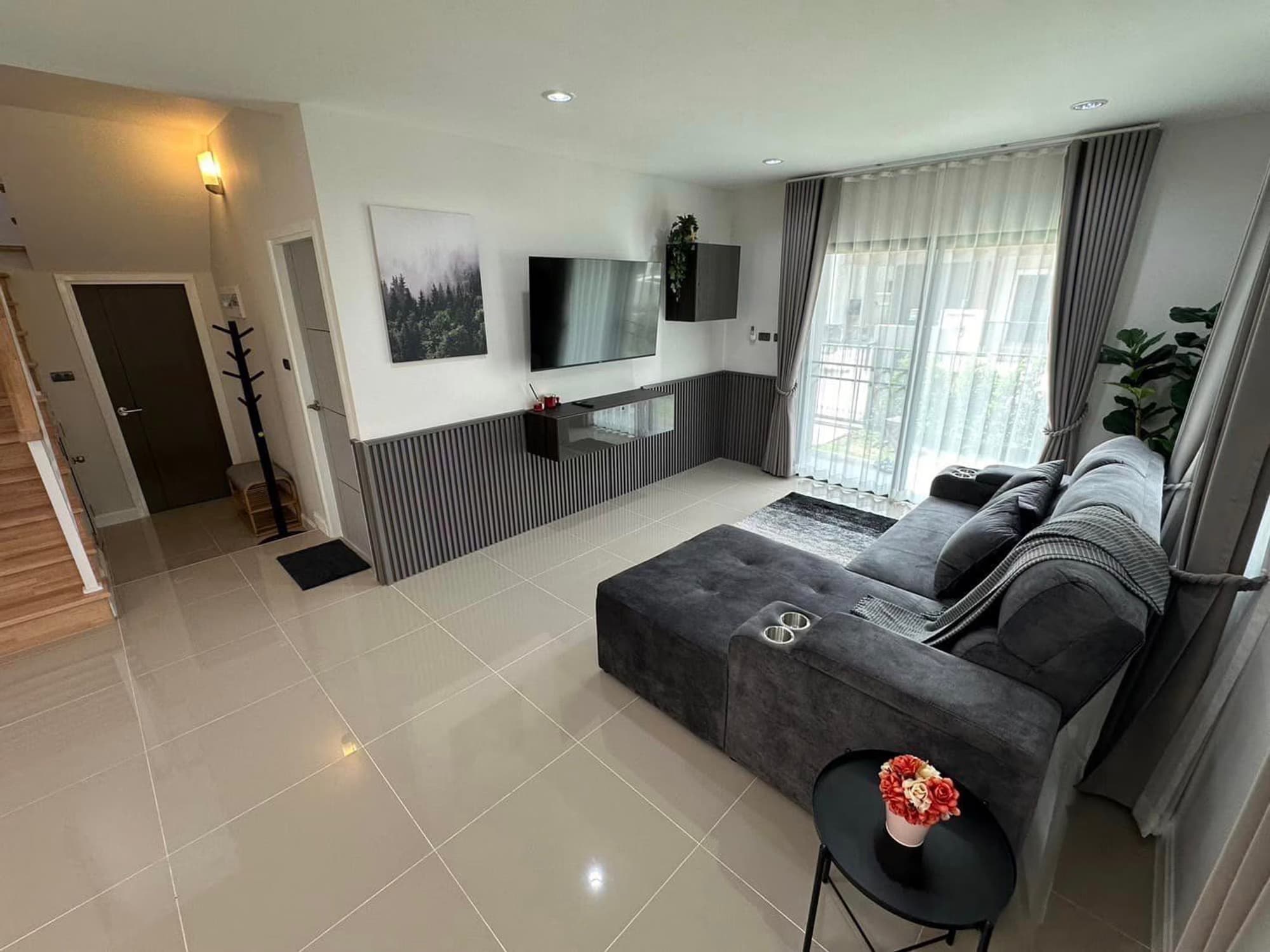 3 Bed House for Rent in Saraphi - Image 2